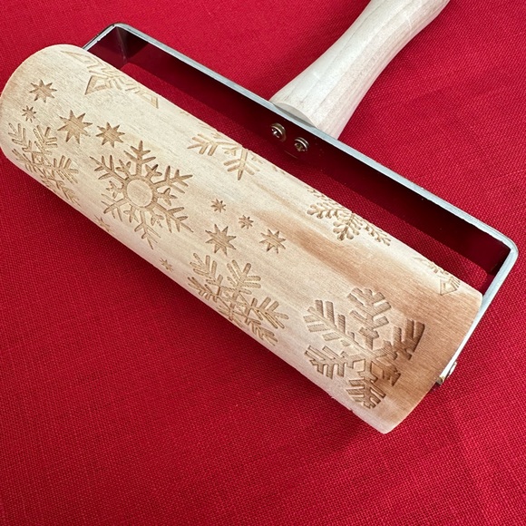 Wooden Embossing Rolling Pin with Snowflake Design - Picture 2 of 5
